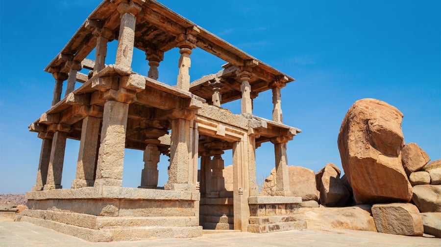 Hemakuta Hill Temples