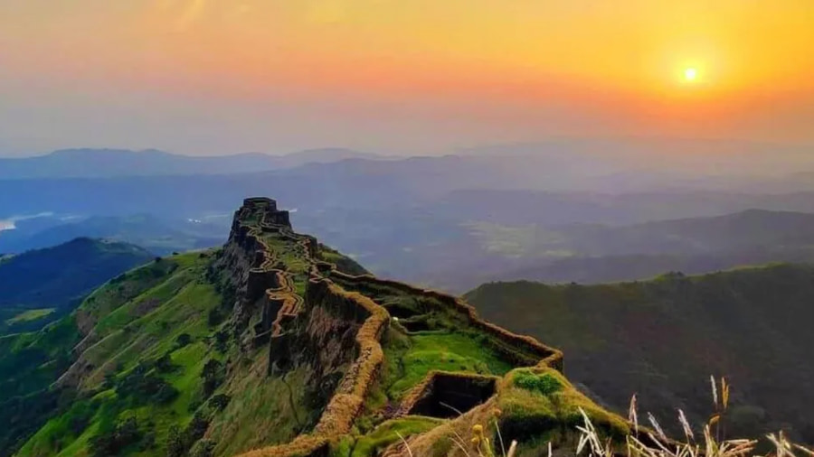 Watch the Beautiful Sunset at Lion’s Point