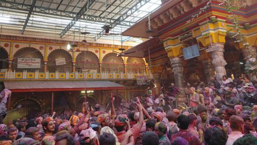 Dwarkadhish Mandir Holi