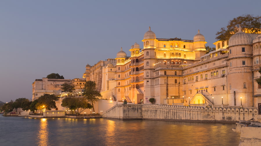 Metropolitan Grandeur – The Luxury Hubs