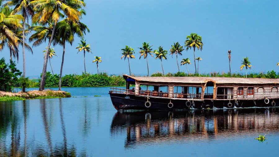 Amenities You Get at Backwaters Cruise