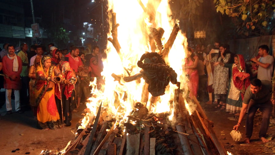 Holika Dahan Muhurat 2027