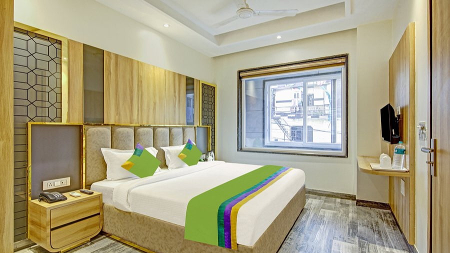 Luxury and Premium Stays